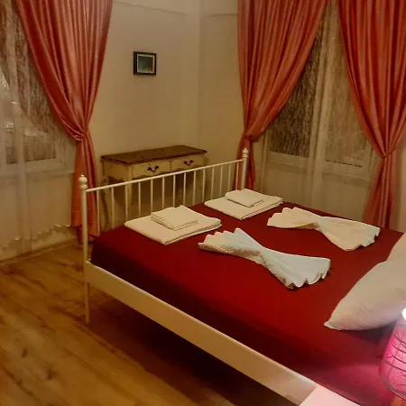 Charming Place In The Center Of Marina Apartment *